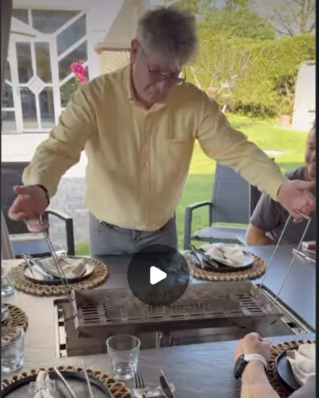 Der Altea Grilltisch in Aktion &ndash; Reel ansehen